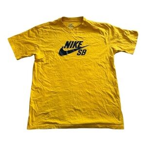 Nike SB Men’s Gold Logo 100% Cotton Size Medium Loose Fit T Shirt